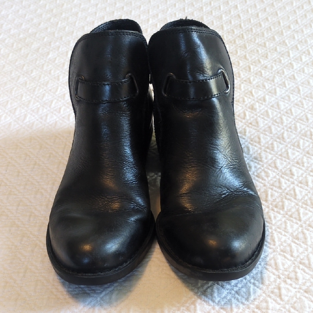 Born Black Leather Ankle Boots, Size 7.5 - Picture 2 of 8